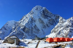 The view of Cholatse from Dzonglha