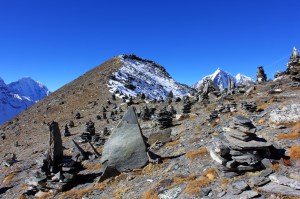 Cairns decorating the col just below the summit of Chukkung Ri, 
